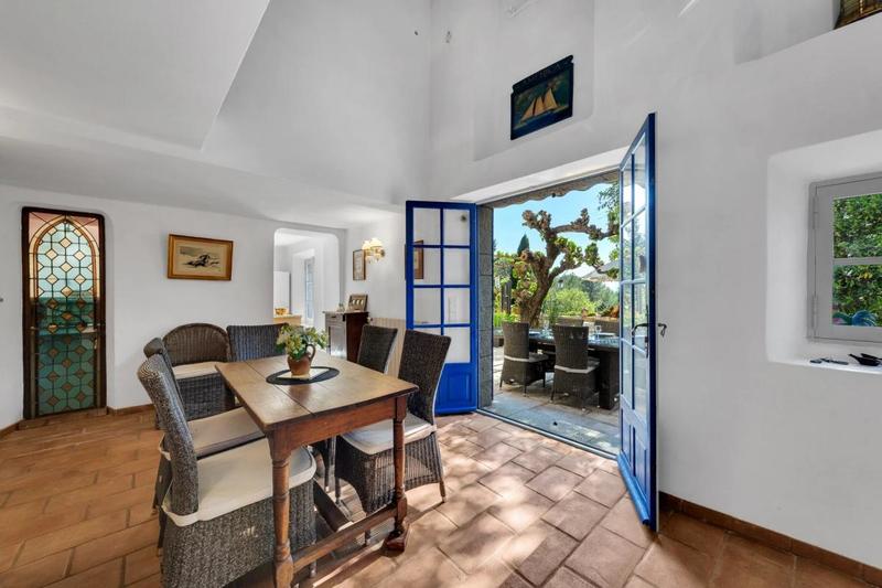 Maison - 342 m² - 9 pièces