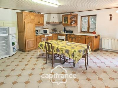 Maison - 111 m² - 9 pièces