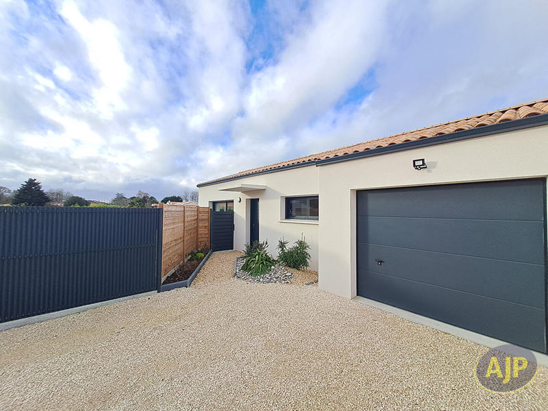 Maison - 95 m² - 4 pièces