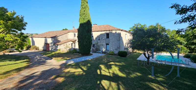 Maison - 380 m² - 11 pièces