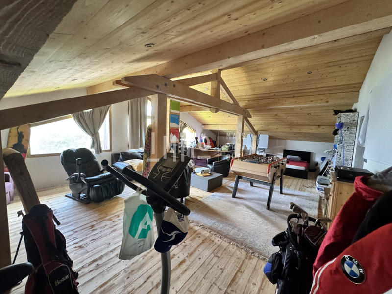 Châlet - 265 m² - 9 pièces