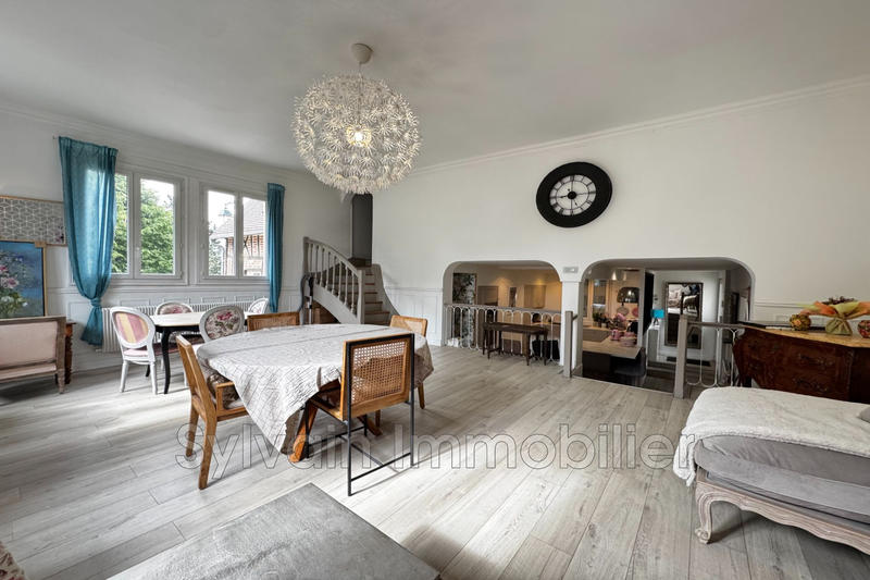 Maison - 200 m² - 8 pièces