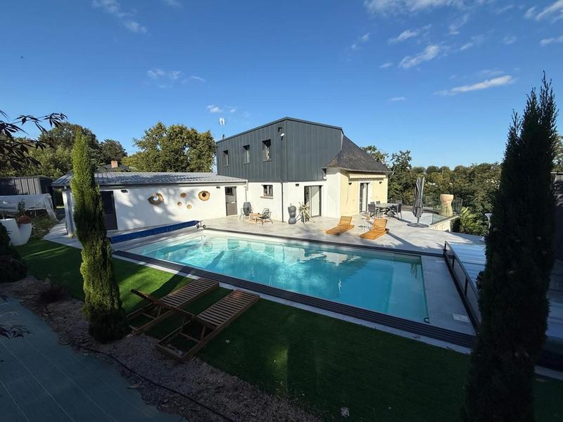 Villa - 330 m² - 9 pièces