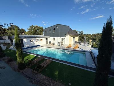 Villa - 330 m² - 9 pièces