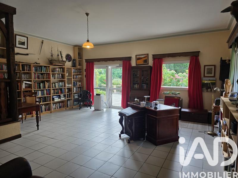 Maison - 220 m² - 9 pièces