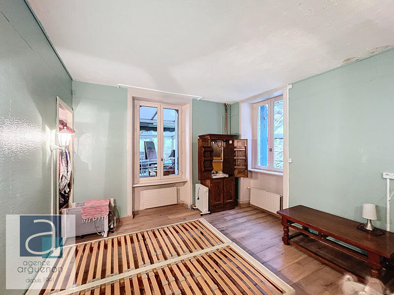 Maison - 202 m² - 7 pièces