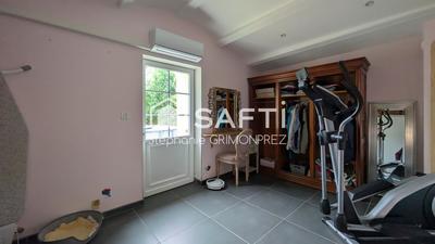 Maison - 201 m² - 8 pièces