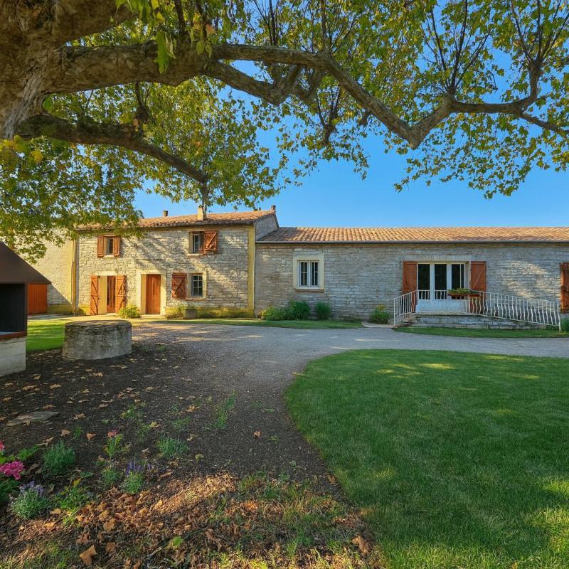 Mas - 272 m² - 8 pièces