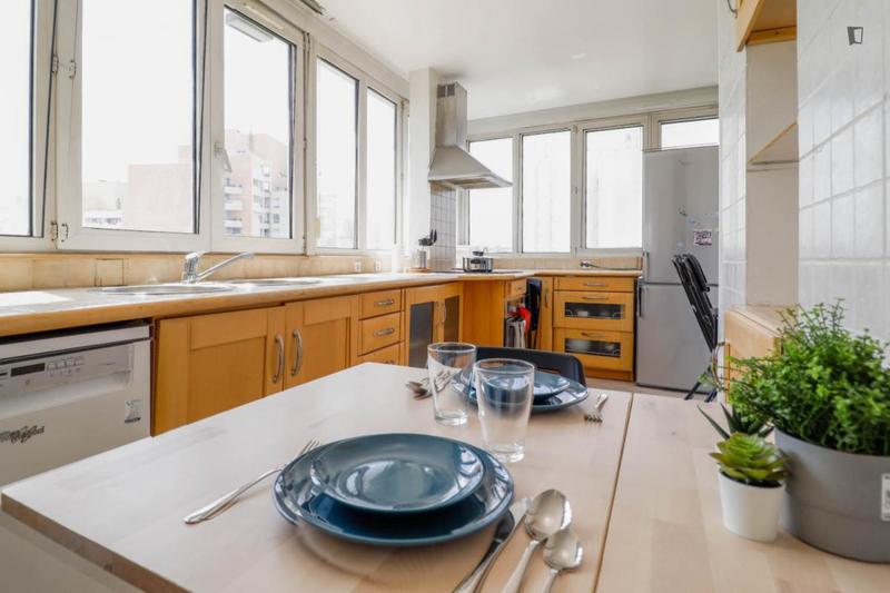 Chambre - 11 m² - 4 pièces