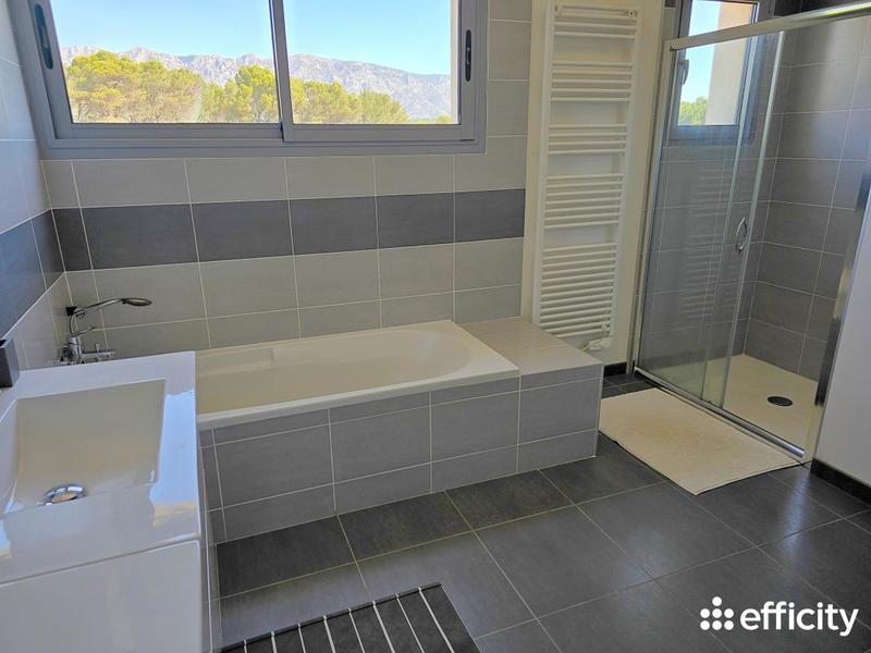 Maison - 232 m² - 7 pièces