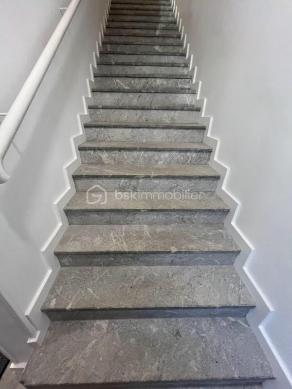 Bureau - 246 m² - 7 pièces