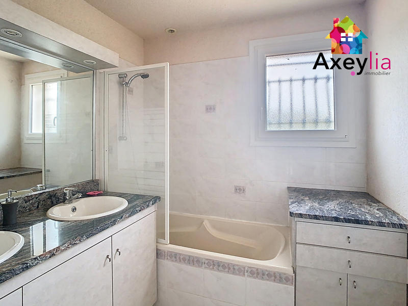 Maison - 196 m² - 12 pièces