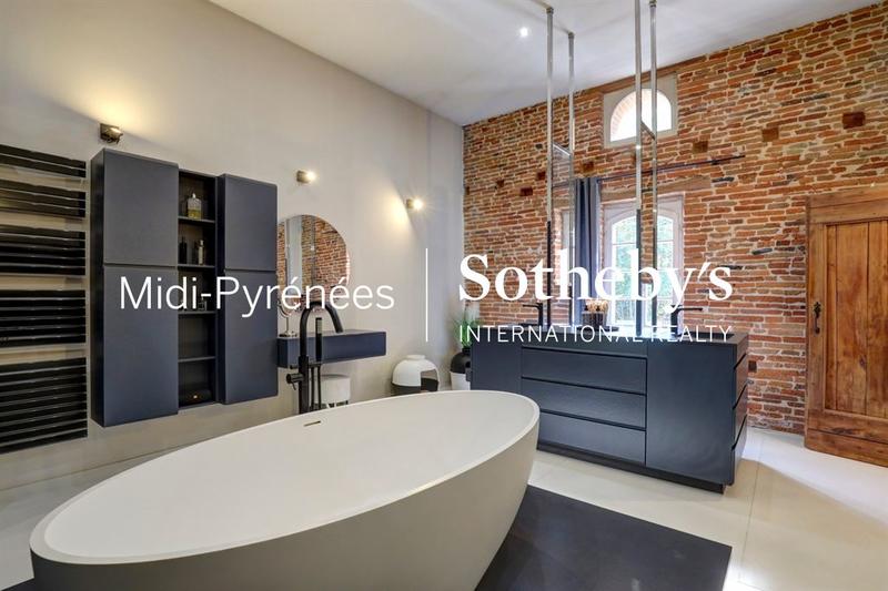 Maison - 730 m² - 14 pièces