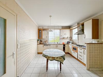 Maison - 258 m² - 10 pièces