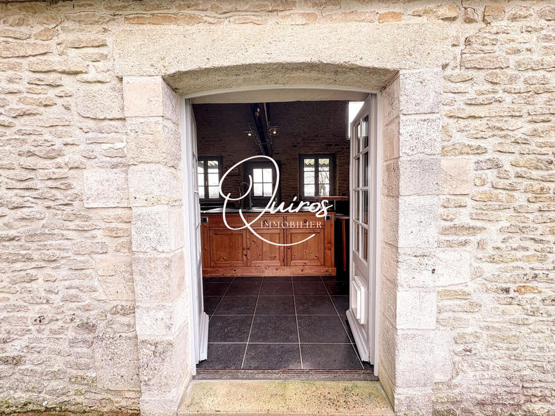 Maison - 287 m² - 10 pièces