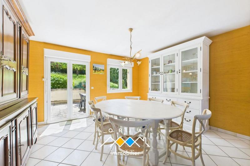 Maison - 180 m² - 9 pièces