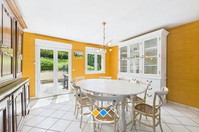 Maison - 180 m² - 9 pièces