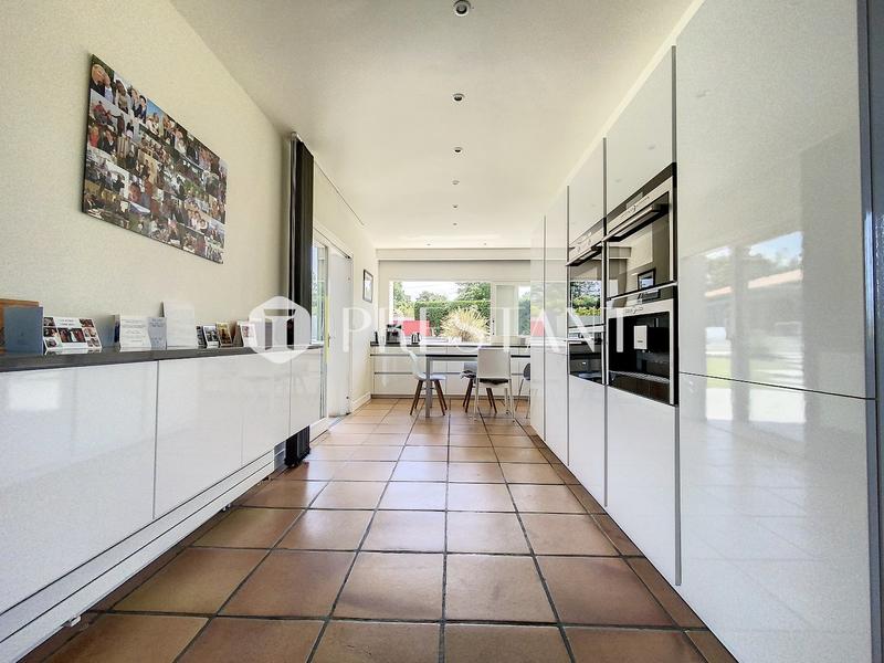 Maison - 301 m² - 11 pièces