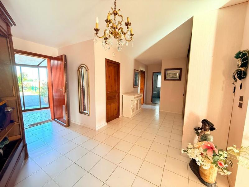 Maison - 250 m² - 6 pièces