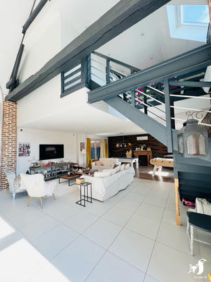 Maison - 250 m² - 9 pièces