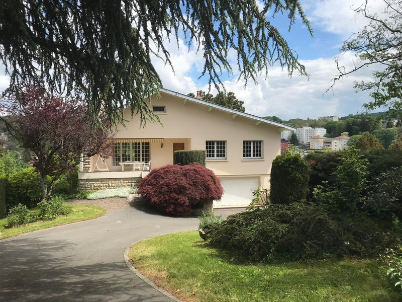 Maison traditionnelle - 193 m² - 7 pièces