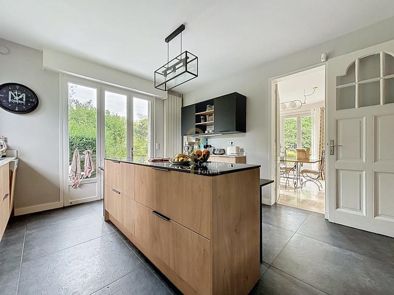 Maison - 300 m² - 10 pièces