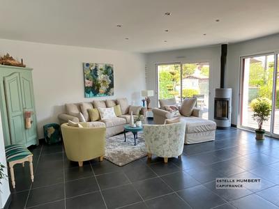 Maison - 223 m² - 8 pièces