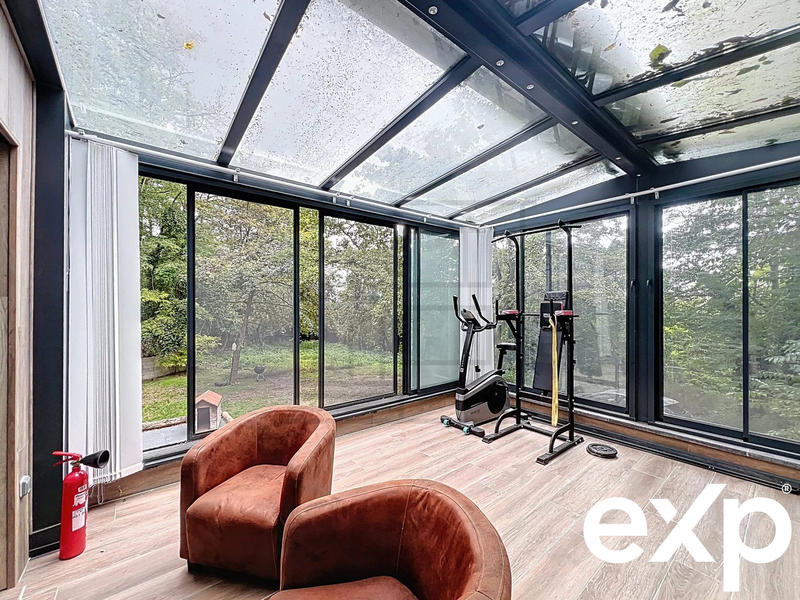 Maison - 260 m² - 10 pièces