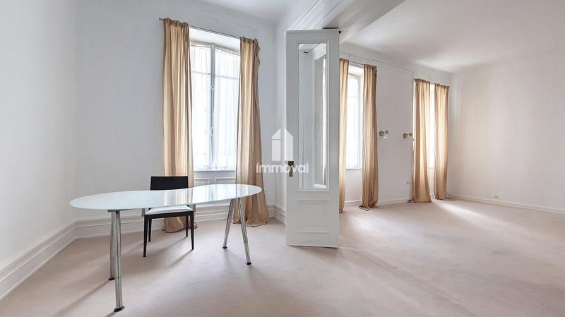 Appartement - 177 m² - 6 pièces