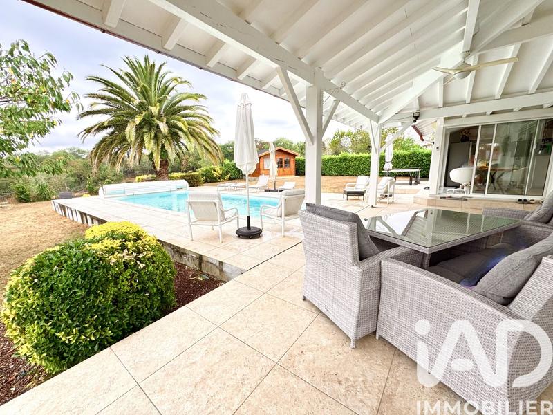 Maison - 202 m² - 6 pièces