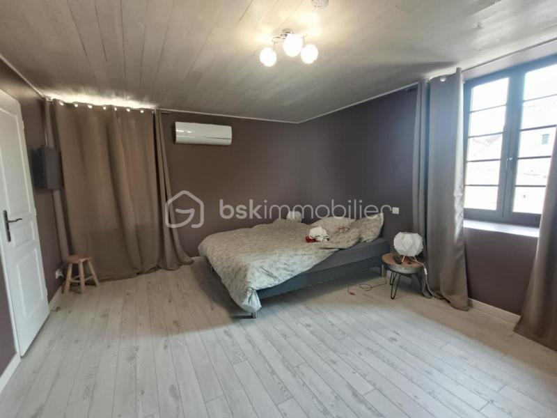 Maison en pierre - 211 m² - 6 pièces