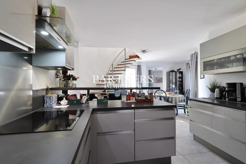 Maison - 140 m² - 5 pièces