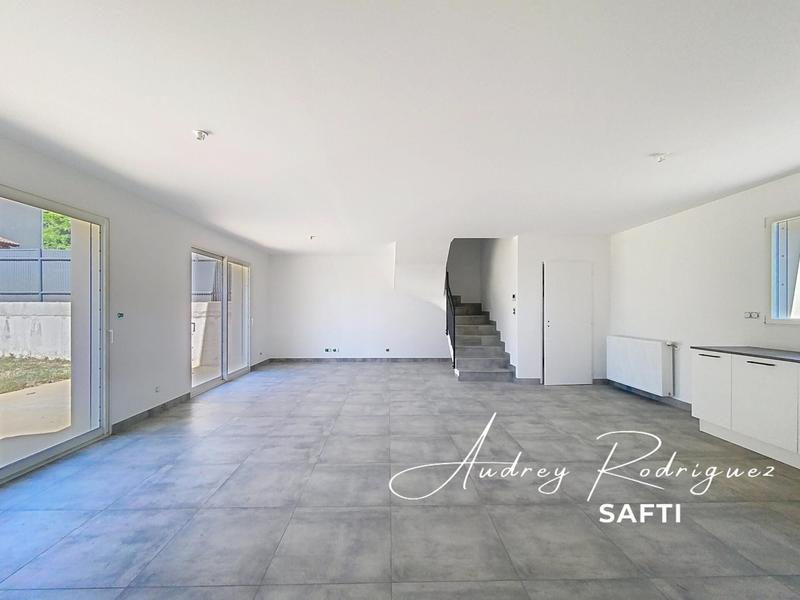 Maison - 98 m² - 4 pièces