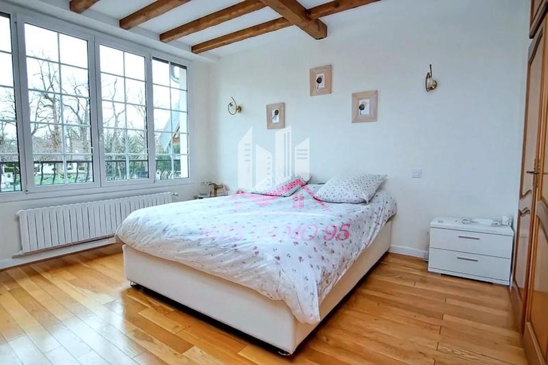 Propriété - 389 m² - 8 pièces