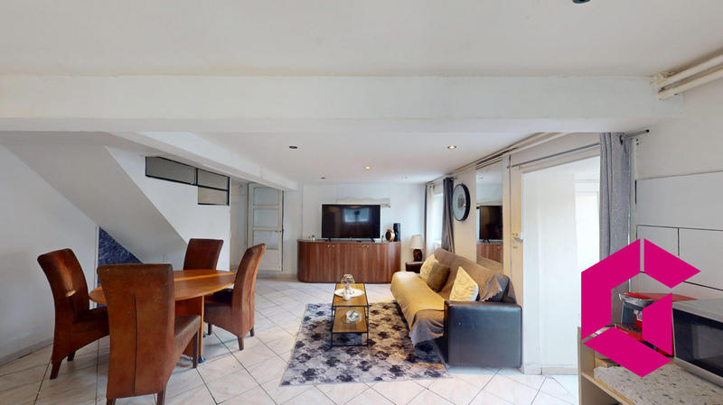 Maison - 221 m² - 8 pièces