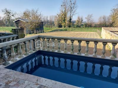 Propriété - 242 m² - 7 pièces