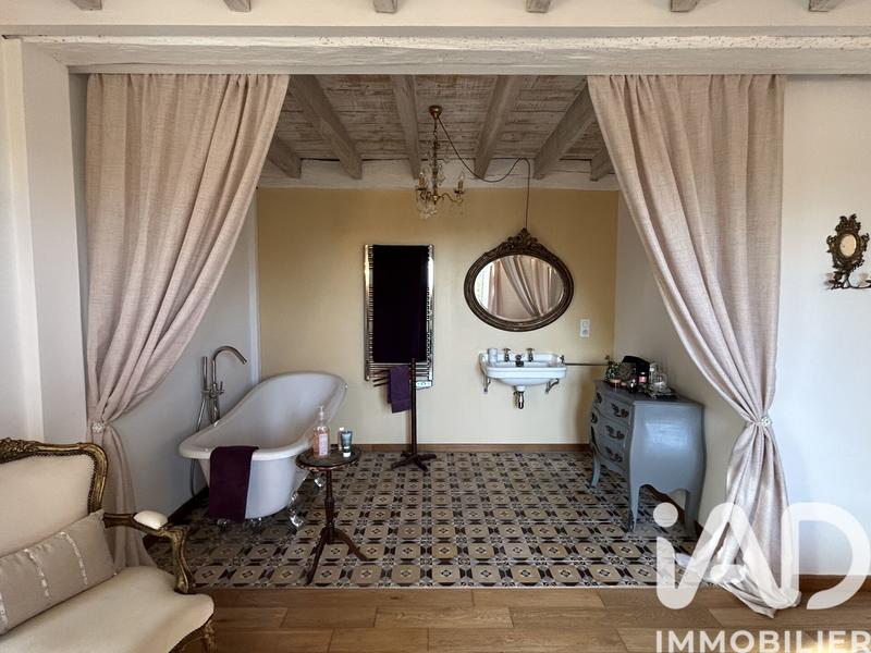 Maison - 240 m² - 8 pièces