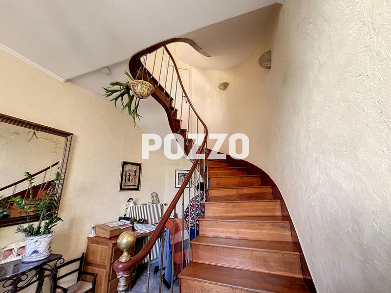 Maison - 220 m² - 8 pièces