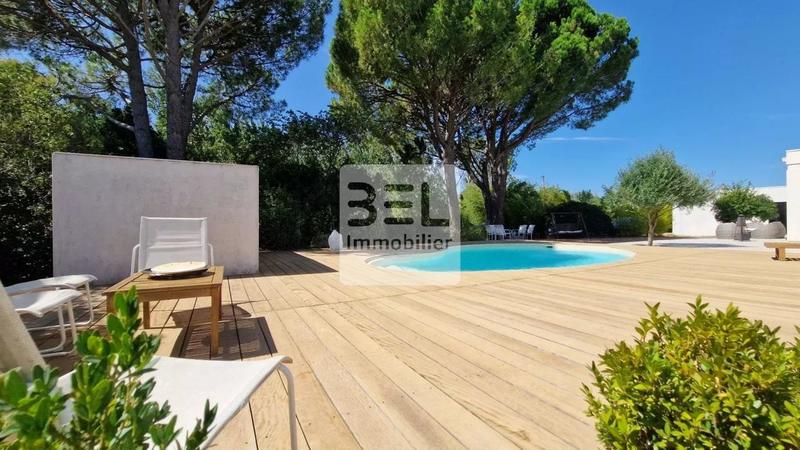 Maison - 255 m² - 8 pièces