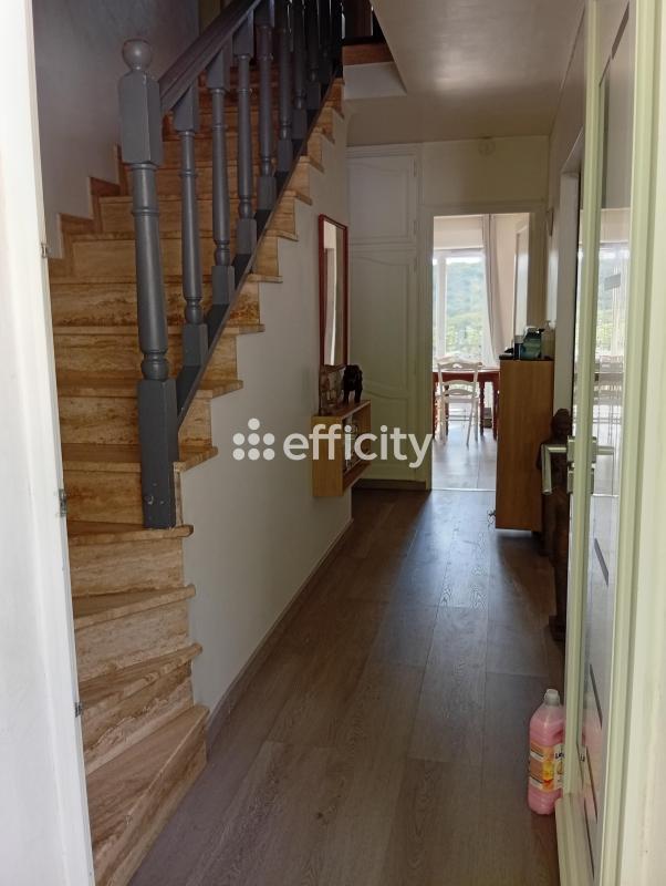 Maison - 217 m² - 10 pièces