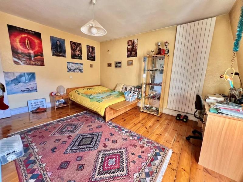 Maison - 232 m² - 11 pièces