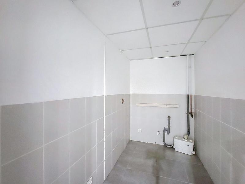 Local d'activités - 120 m² - 5 pièces