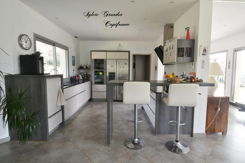 Maison - 180 m² - 5 pièces