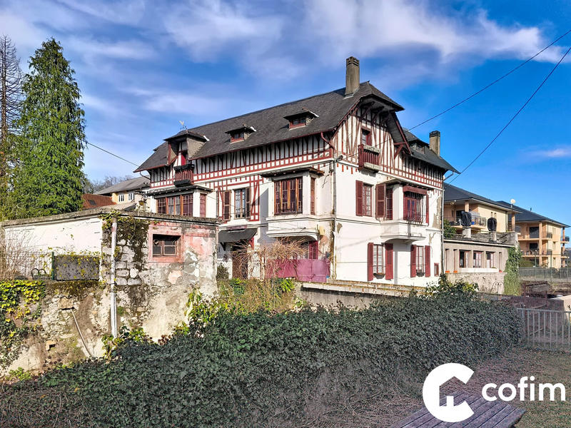 Maison - 270 m² - 12 pièces