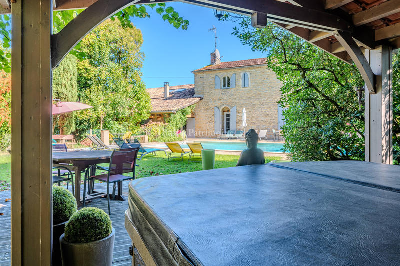 Propriété - 500 m² - 14 pièces