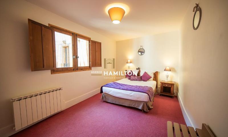 Maison - 324 m² - 12 pièces