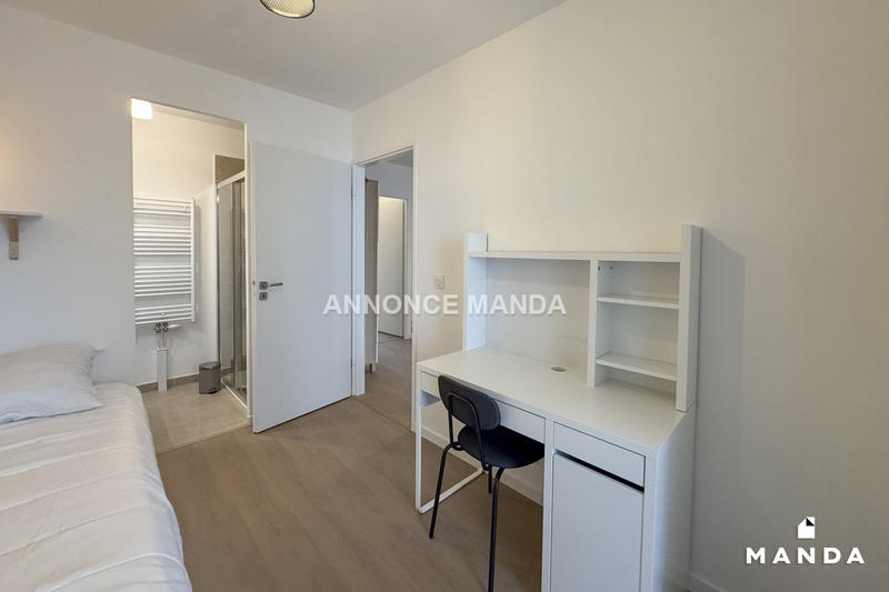 Chambre - 12 m² - 5 pièces