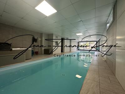 Maison - 210 m² - 9 pièces