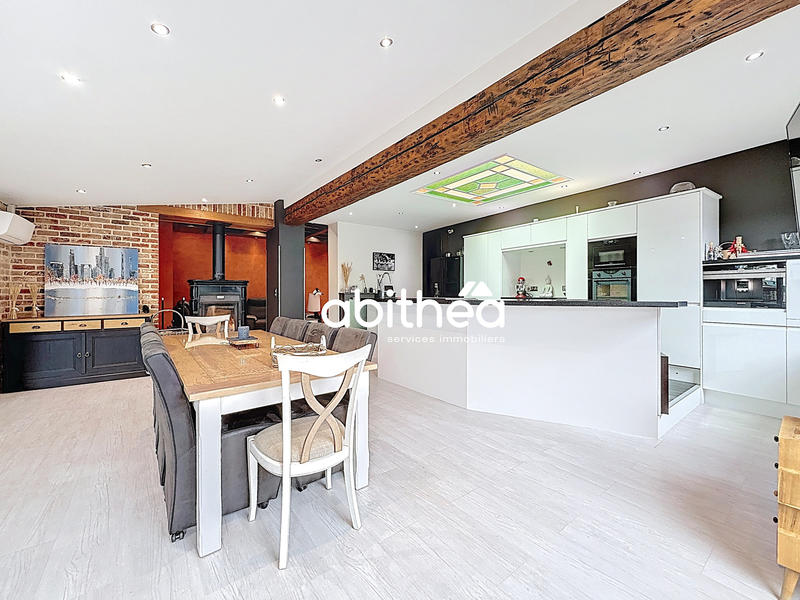 Maison - 305 m² - 9 pièces