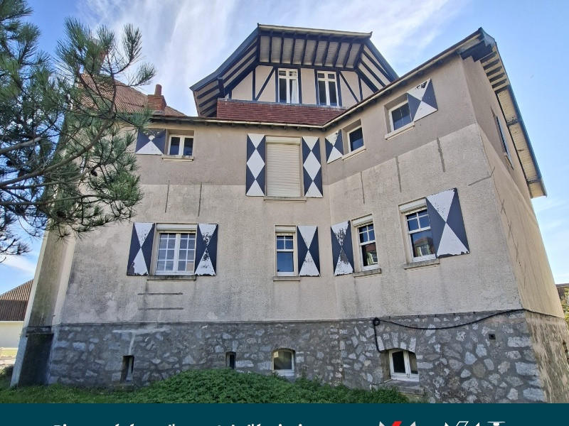 Maison - 296 m² - 16 pièces